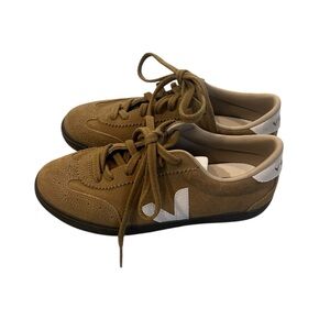 Veja Brown Suede Campo Sneakers with White V Logo size 6 never worn